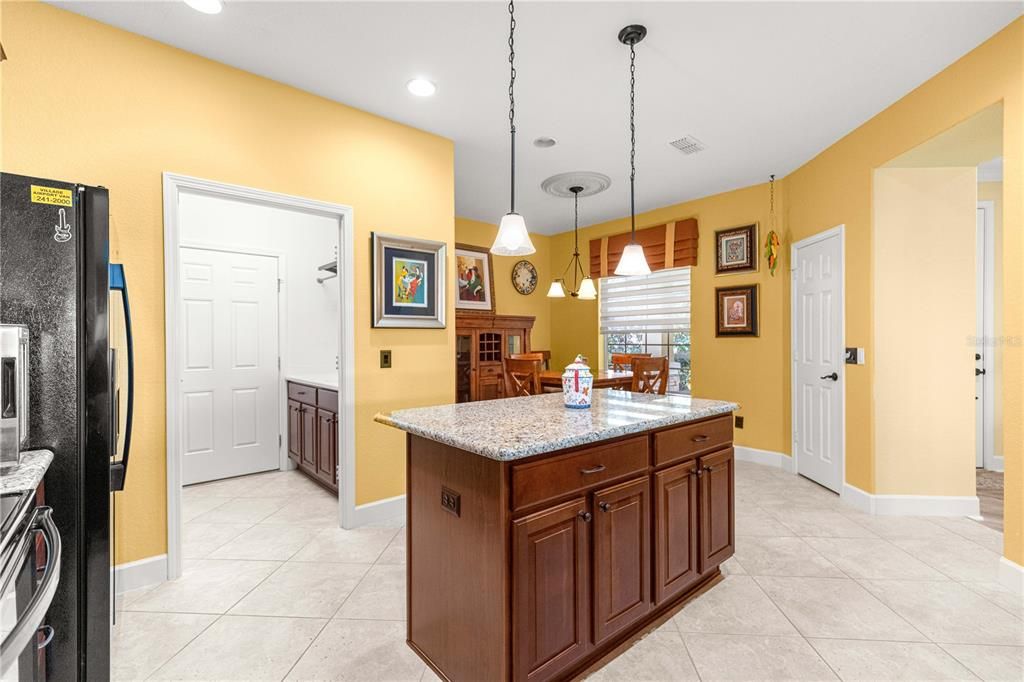 For Sale: $385,000 (2 beds, 2 baths, 1708 Square Feet)