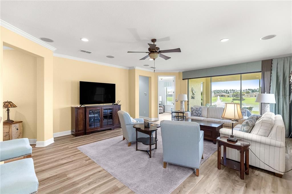 For Sale: $385,000 (2 beds, 2 baths, 1708 Square Feet)