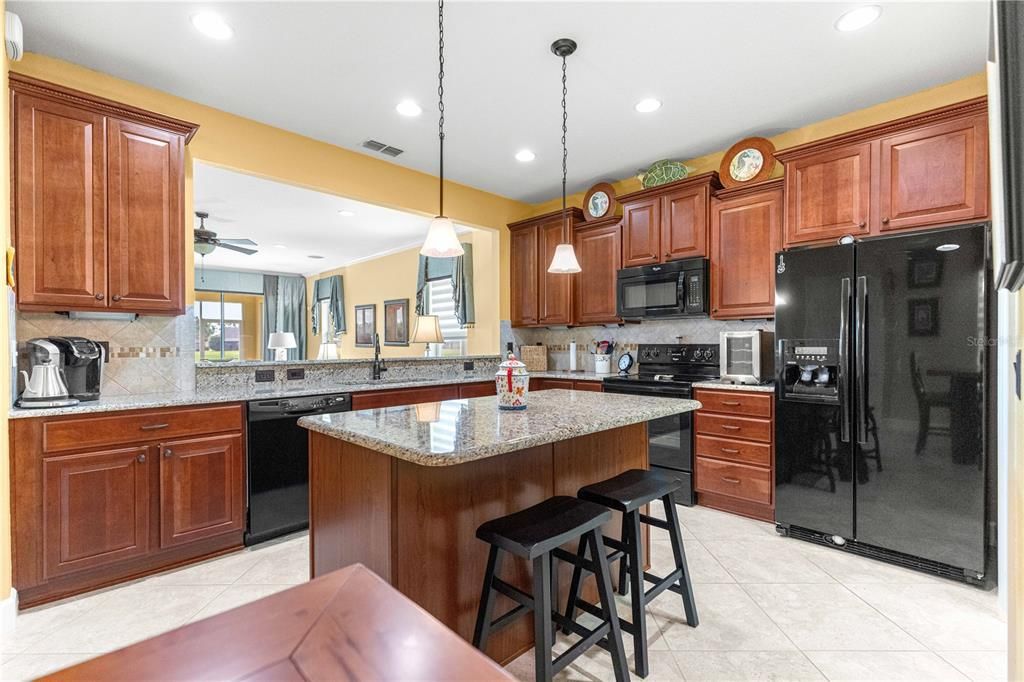For Sale: $385,000 (2 beds, 2 baths, 1708 Square Feet)