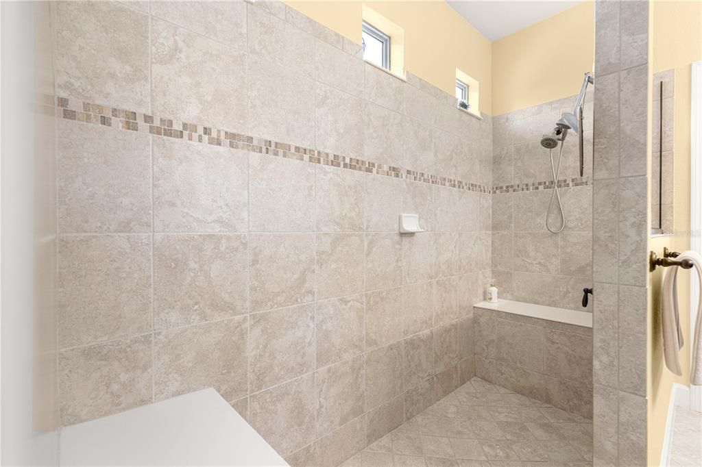 For Sale: $385,000 (2 beds, 2 baths, 1708 Square Feet)