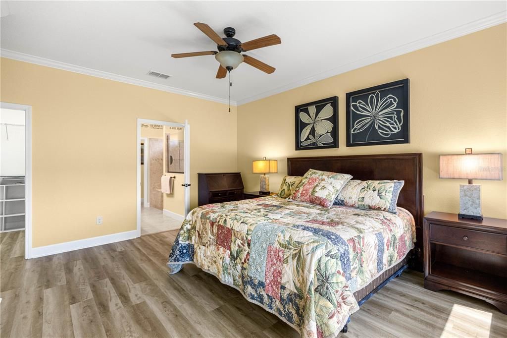 For Sale: $385,000 (2 beds, 2 baths, 1708 Square Feet)