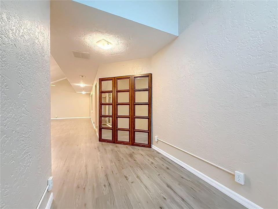 For Sale: $370,000 (3 beds, 3 baths, 2637 Square Feet)
