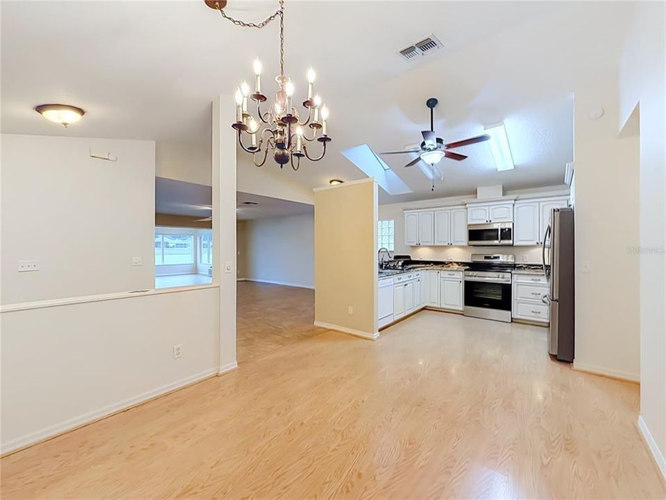 For Sale: $370,000 (3 beds, 3 baths, 2637 Square Feet)