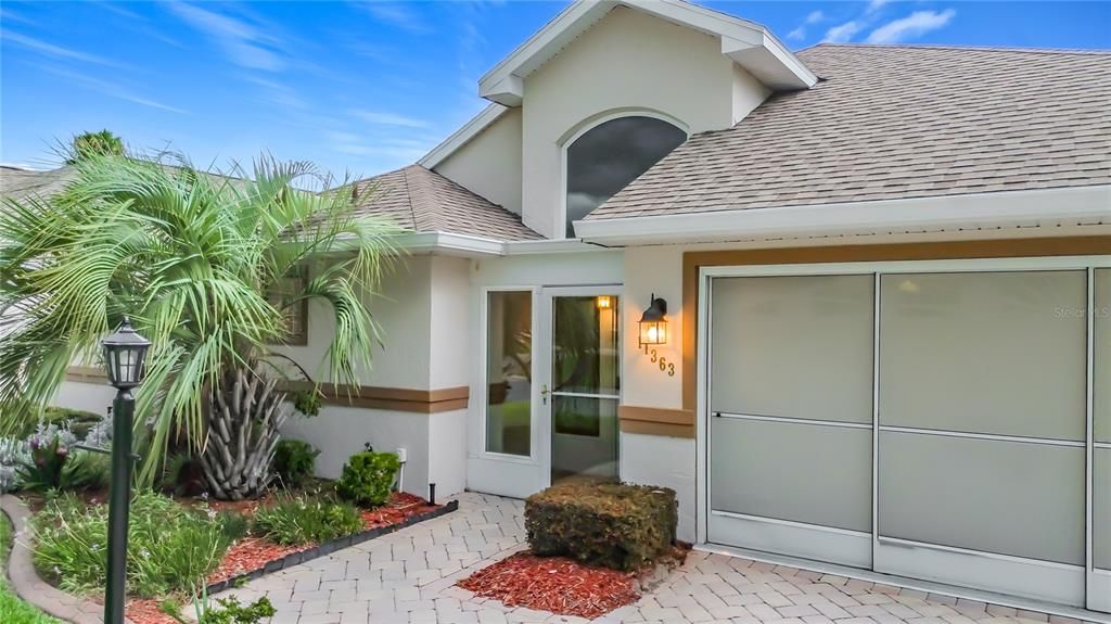 For Sale: $370,000 (3 beds, 3 baths, 2637 Square Feet)