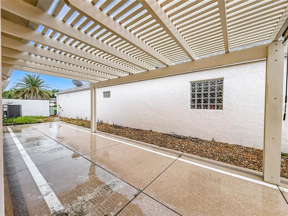 For Sale: $370,000 (3 beds, 3 baths, 2637 Square Feet)