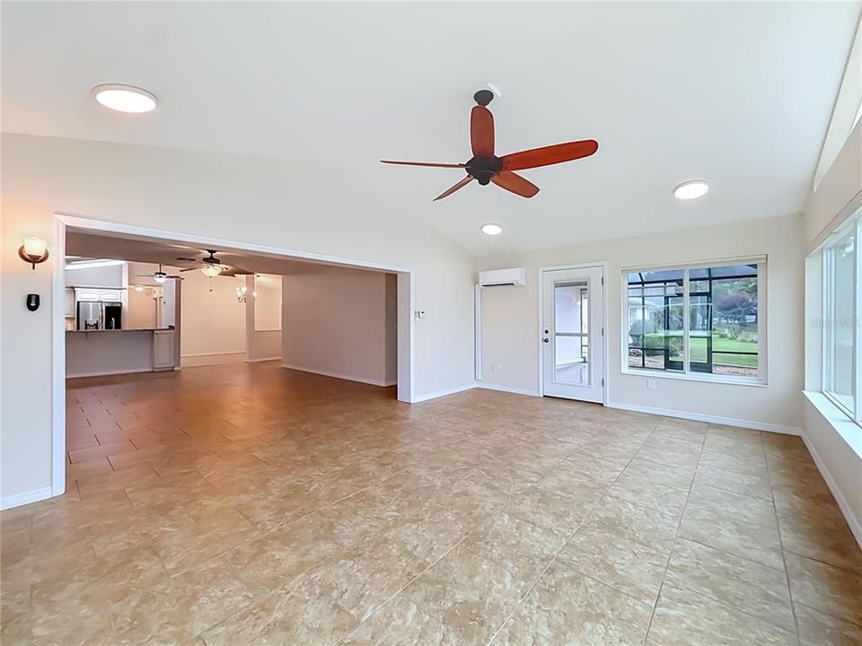 For Sale: $370,000 (3 beds, 3 baths, 2637 Square Feet)
