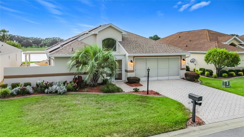 For Sale: $370,000 (3 beds, 3 baths, 2637 Square Feet)