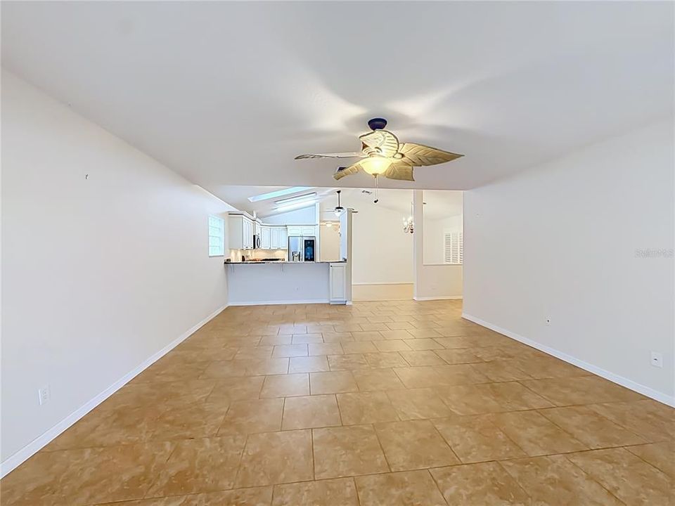 For Sale: $370,000 (3 beds, 3 baths, 2637 Square Feet)