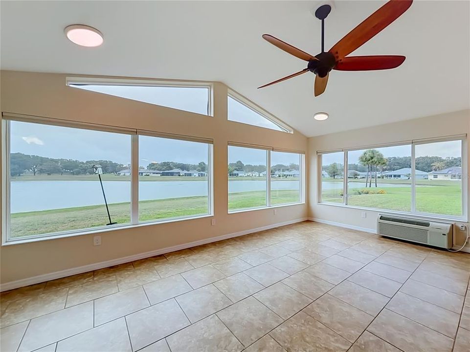 For Sale: $370,000 (3 beds, 3 baths, 2637 Square Feet)