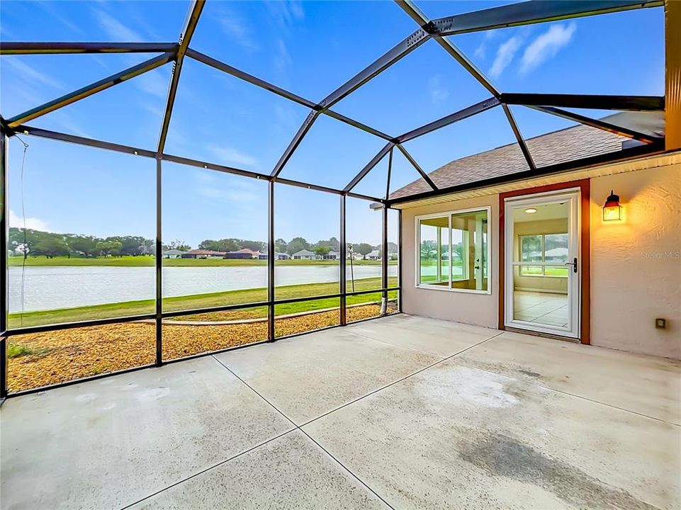 For Sale: $370,000 (3 beds, 3 baths, 2637 Square Feet)