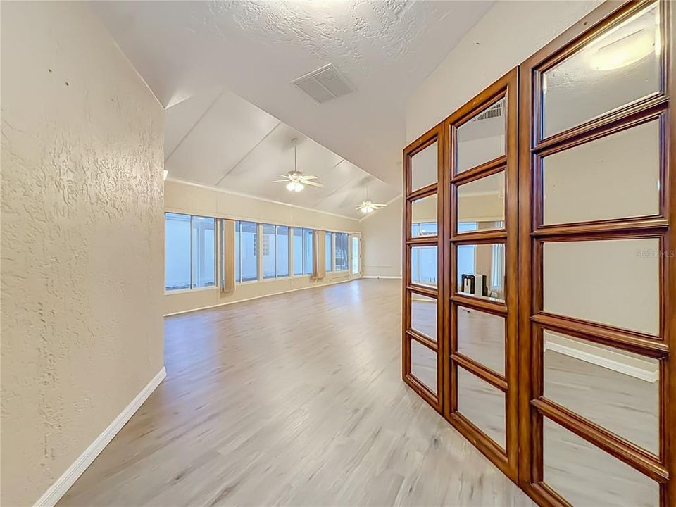For Sale: $370,000 (3 beds, 3 baths, 2637 Square Feet)