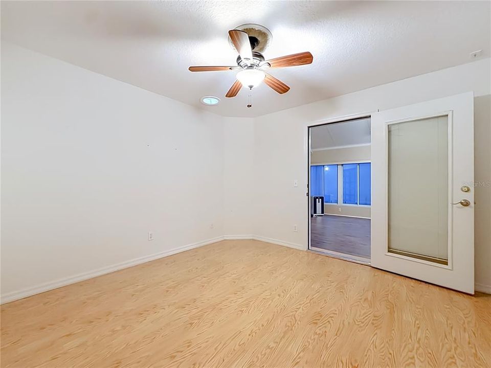 For Sale: $370,000 (3 beds, 3 baths, 2637 Square Feet)