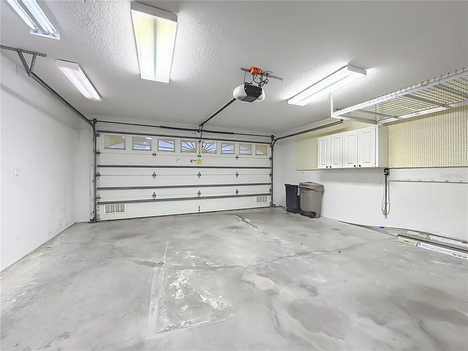 For Sale: $370,000 (3 beds, 3 baths, 2637 Square Feet)