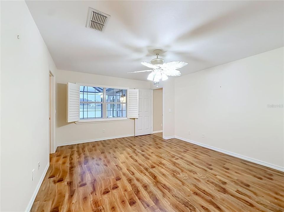 For Sale: $370,000 (3 beds, 3 baths, 2637 Square Feet)