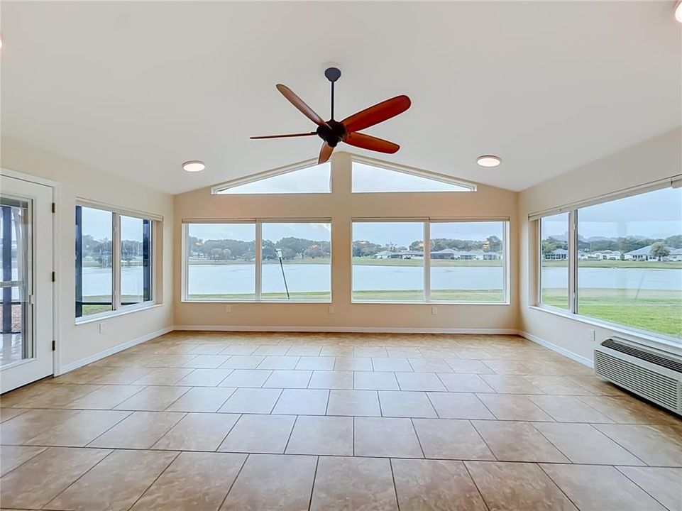 For Sale: $370,000 (3 beds, 3 baths, 2637 Square Feet)