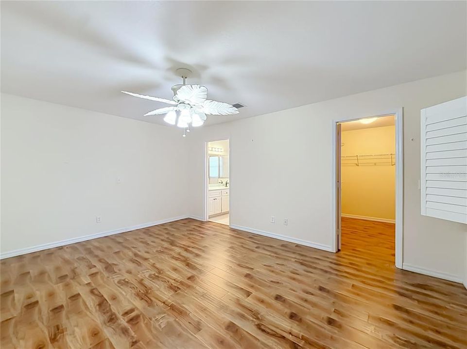 For Sale: $370,000 (3 beds, 3 baths, 2637 Square Feet)