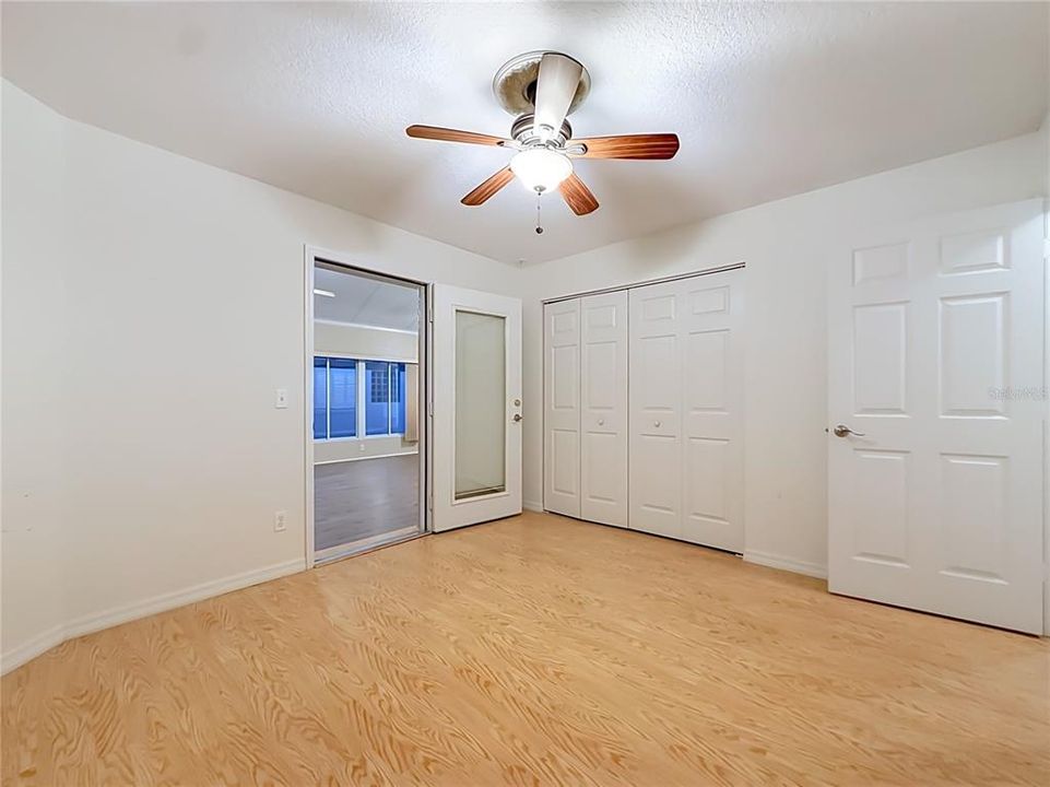 For Sale: $370,000 (3 beds, 3 baths, 2637 Square Feet)
