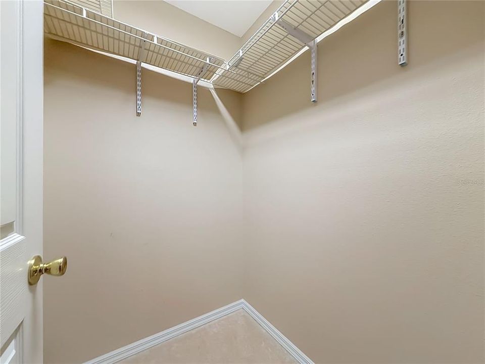 For Sale: $370,000 (3 beds, 3 baths, 2637 Square Feet)