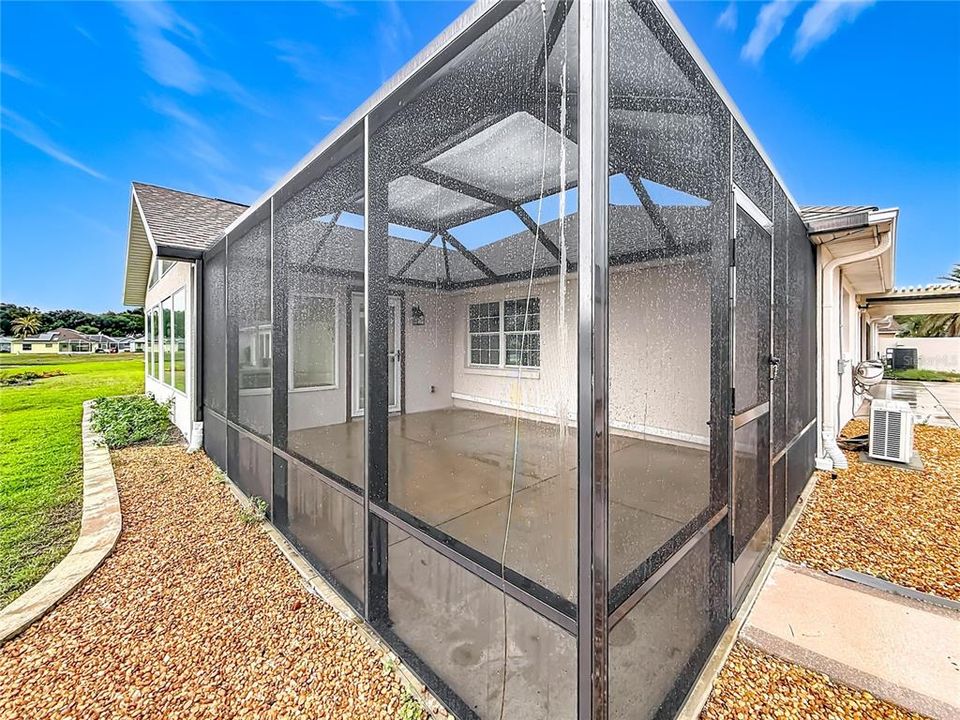 For Sale: $370,000 (3 beds, 3 baths, 2637 Square Feet)