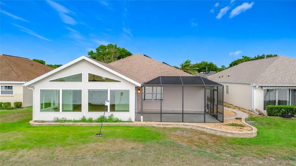 For Sale: $370,000 (3 beds, 3 baths, 2637 Square Feet)