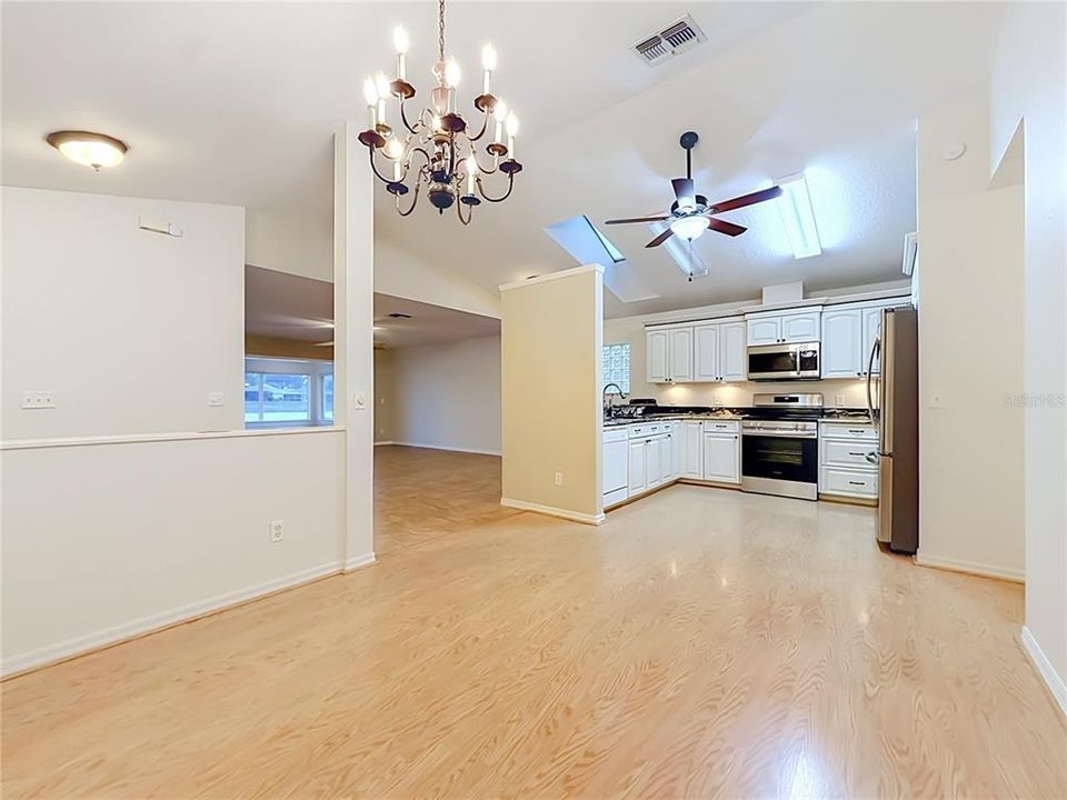 For Sale: $370,000 (3 beds, 3 baths, 2637 Square Feet)