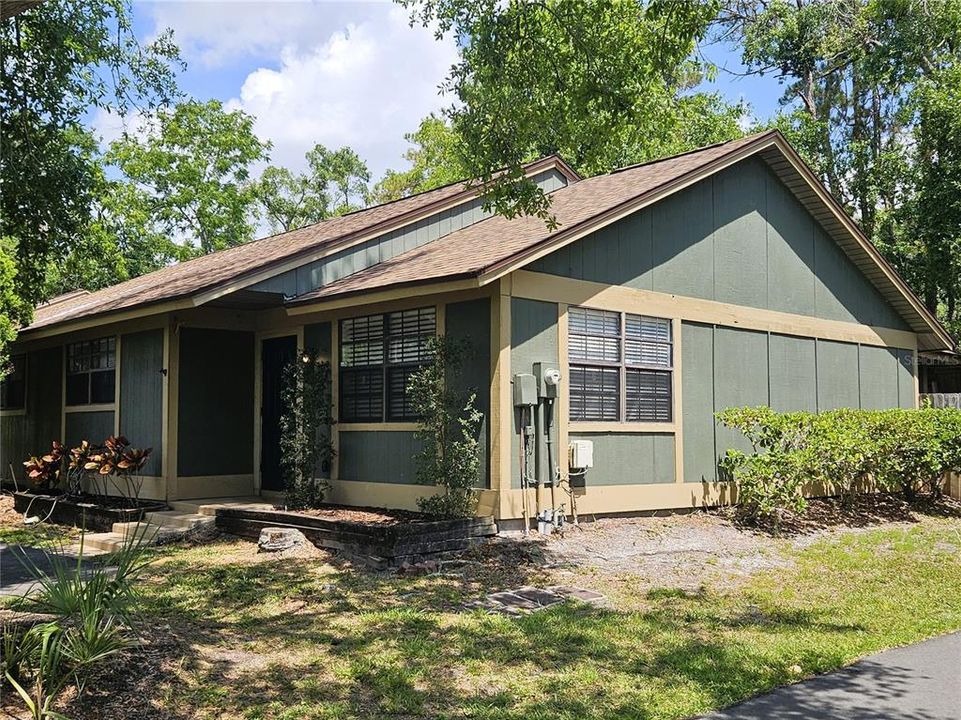 For Rent: $2,300 (2 beds, 2 baths, 960 Square Feet)