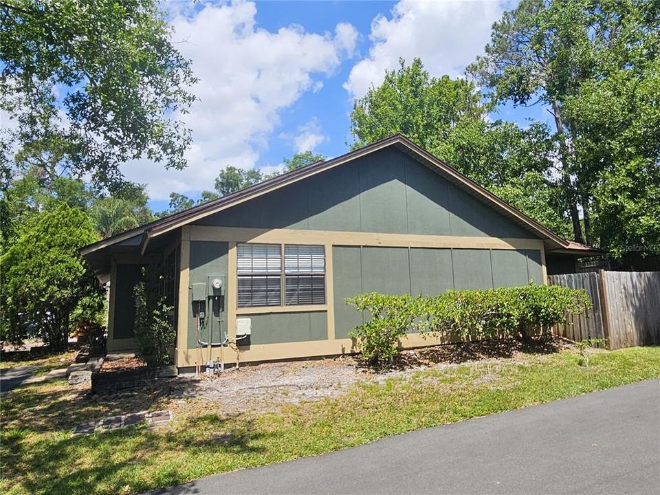 For Rent: $2,300 (2 beds, 2 baths, 960 Square Feet)
