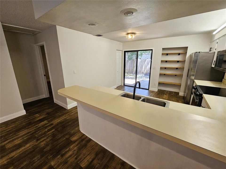 For Rent: $2,300 (2 beds, 2 baths, 960 Square Feet)