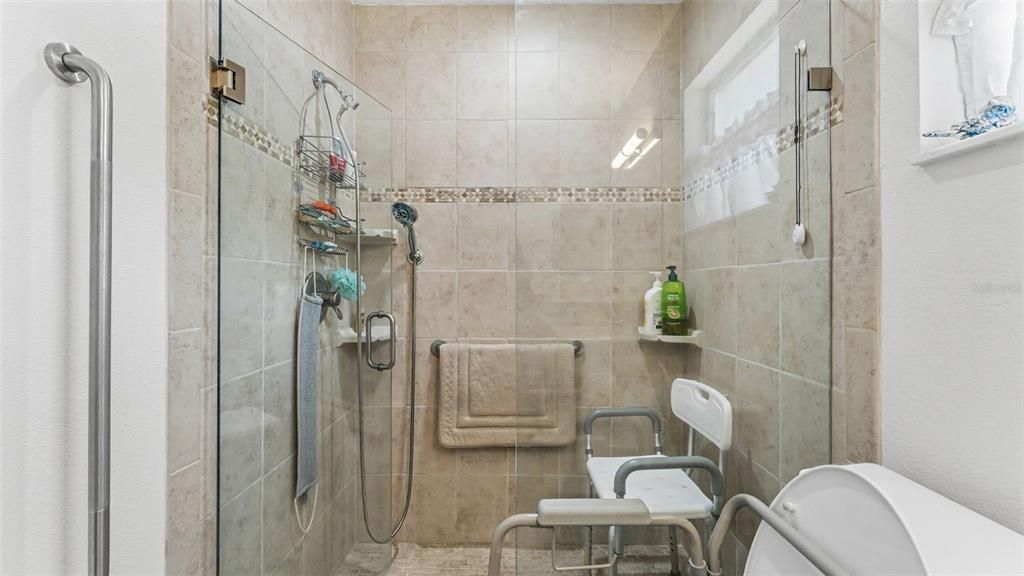 На продажу: $335,900 (4 спален, 2 ванн, 1574 Квадратных фут)