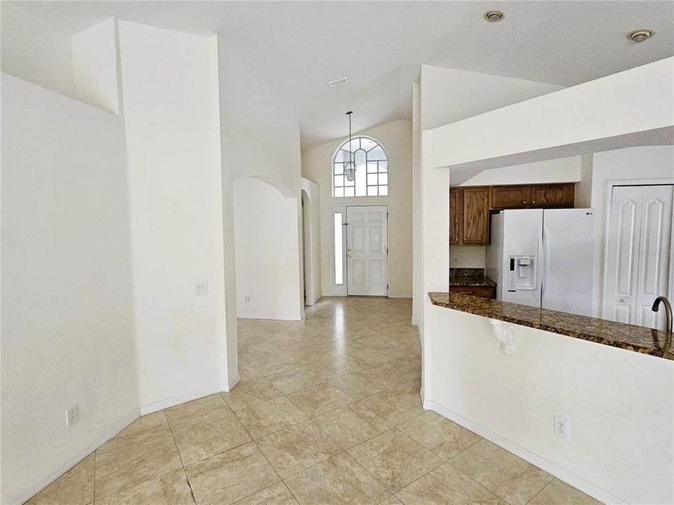 En Renta: $2,450 (4 camas, 3 baños, 1827 Pies cuadrados)