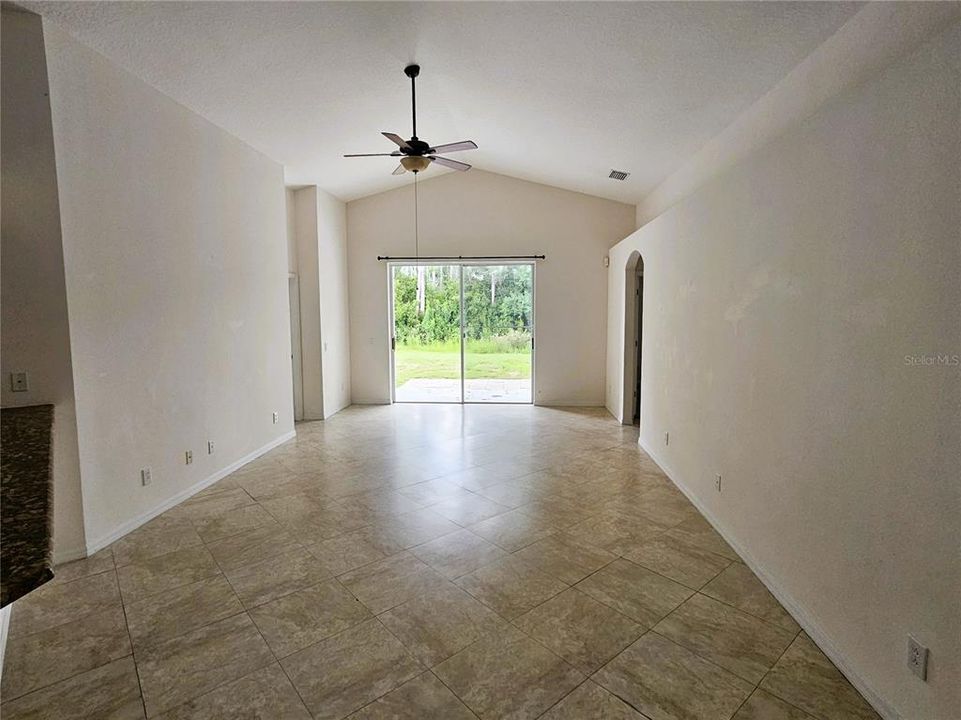 En Renta: $2,450 (4 camas, 3 baños, 1827 Pies cuadrados)