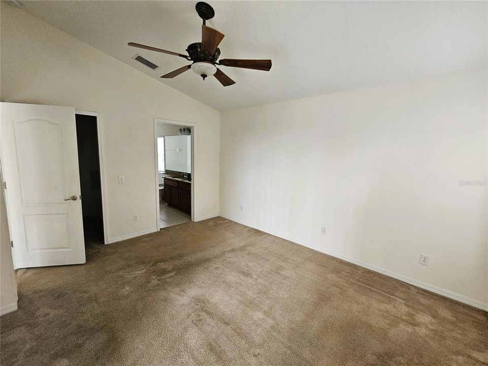 En Renta: $2,450 (4 camas, 3 baños, 1827 Pies cuadrados)