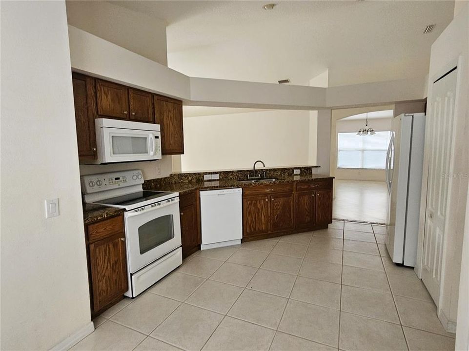 En Renta: $2,450 (4 camas, 3 baños, 1827 Pies cuadrados)