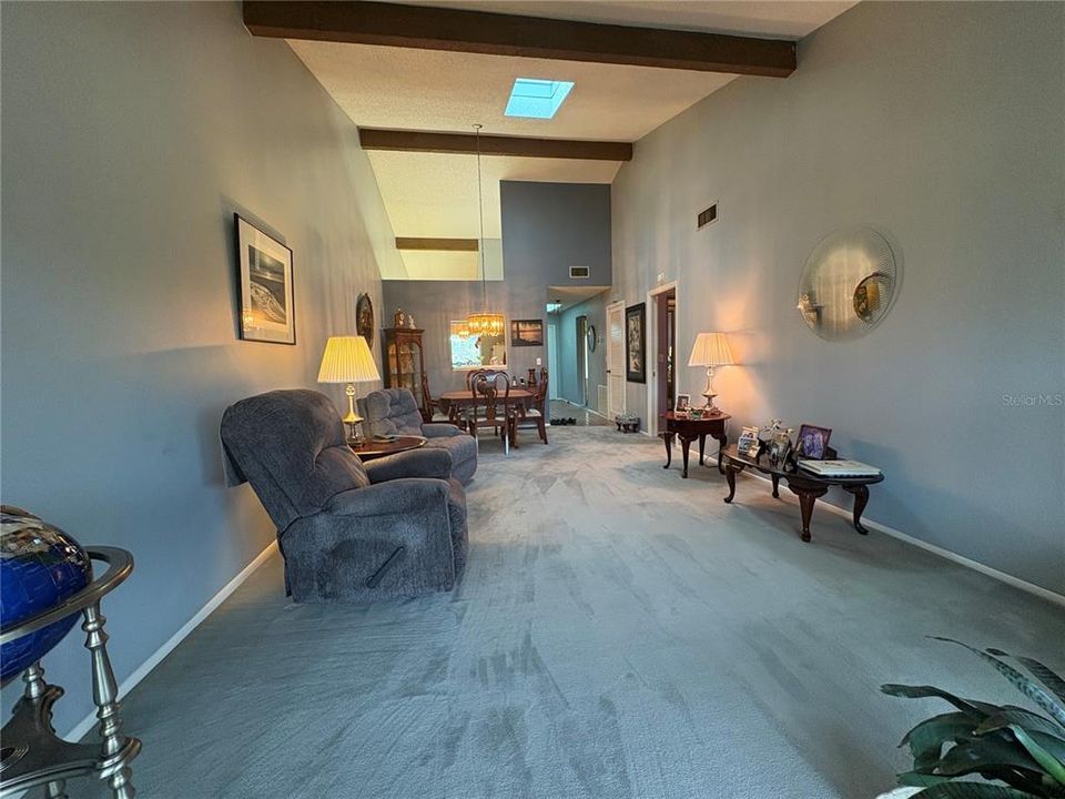 For Sale: $199,900 (2 beds, 2 baths, 1400 Square Feet)