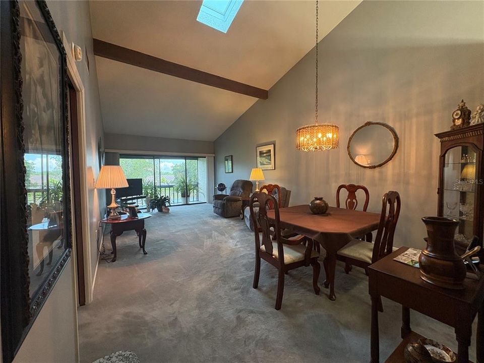 For Sale: $199,900 (2 beds, 2 baths, 1400 Square Feet)
