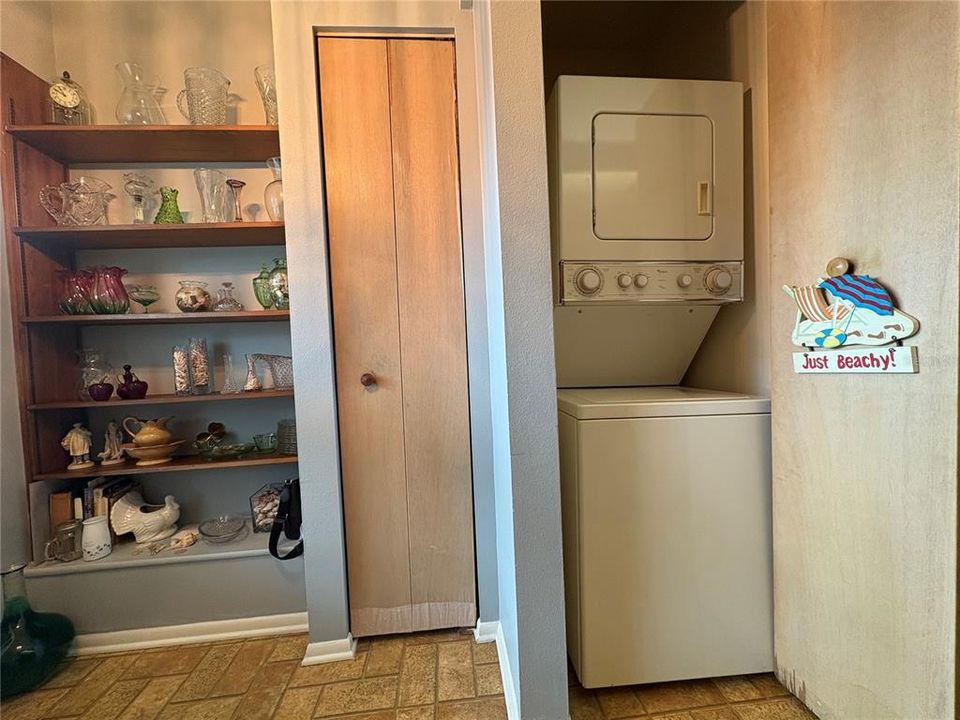 For Sale: $199,900 (2 beds, 2 baths, 1400 Square Feet)