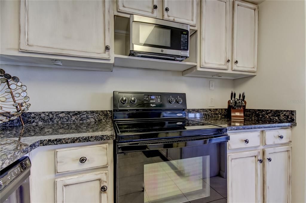 For Rent: $4,995 (2 beds, 2 baths, 1065 Square Feet)