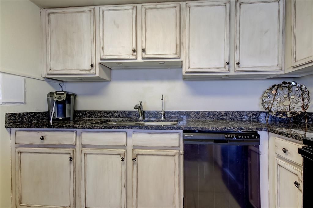 For Rent: $4,995 (2 beds, 2 baths, 1065 Square Feet)
