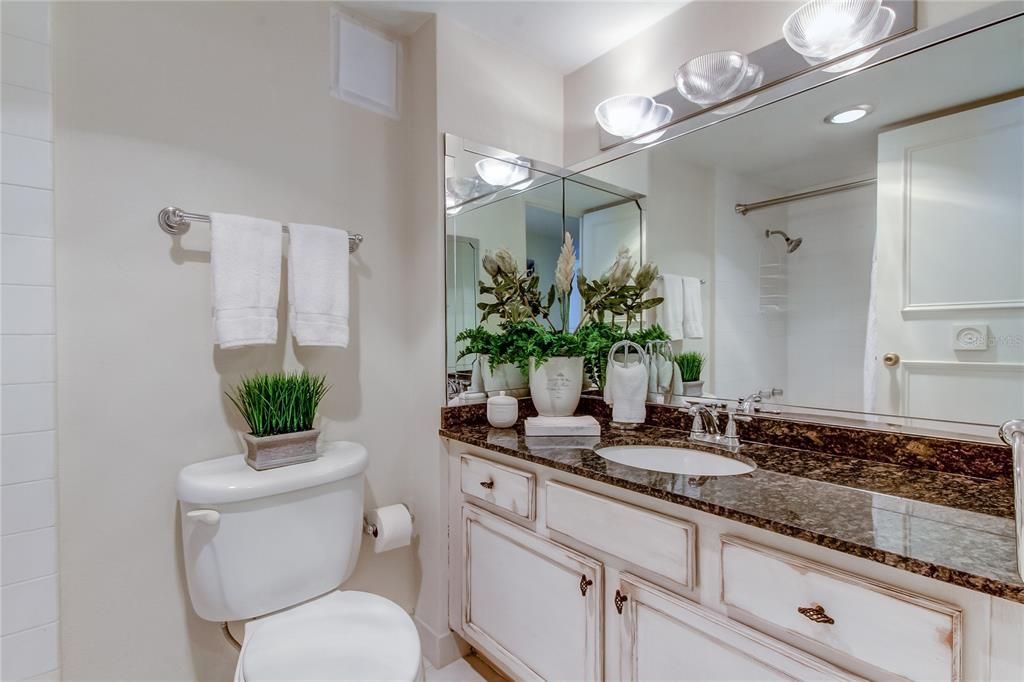 For Rent: $4,995 (2 beds, 2 baths, 1065 Square Feet)
