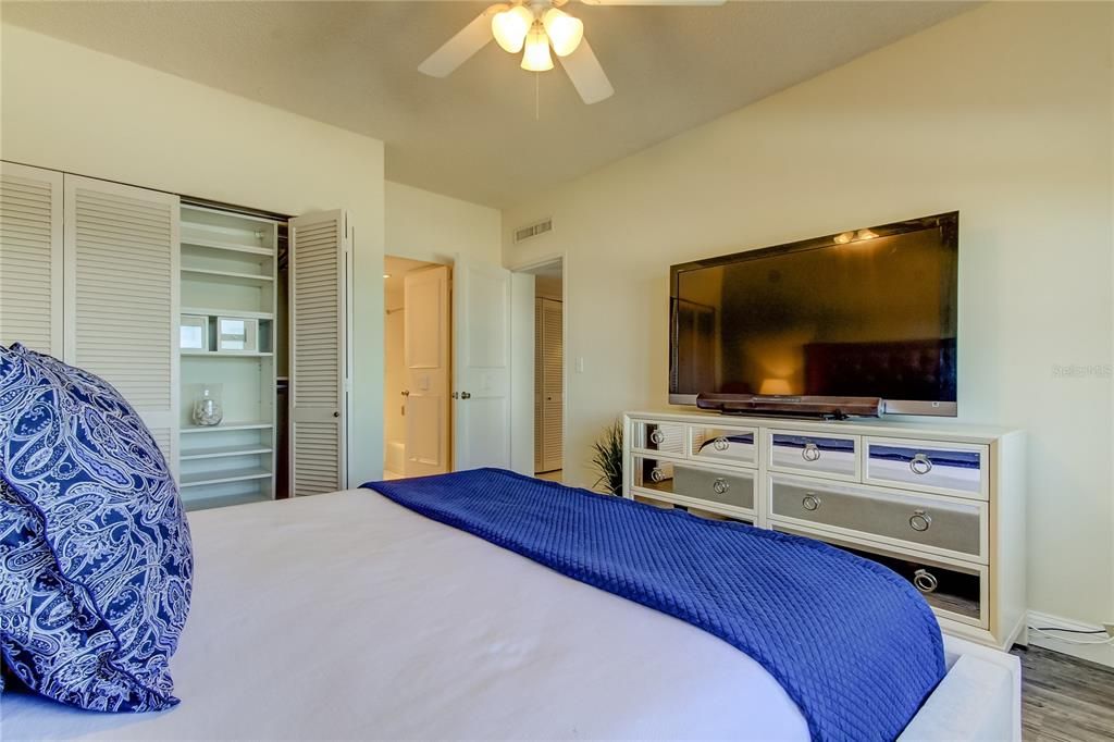 For Rent: $4,995 (2 beds, 2 baths, 1065 Square Feet)