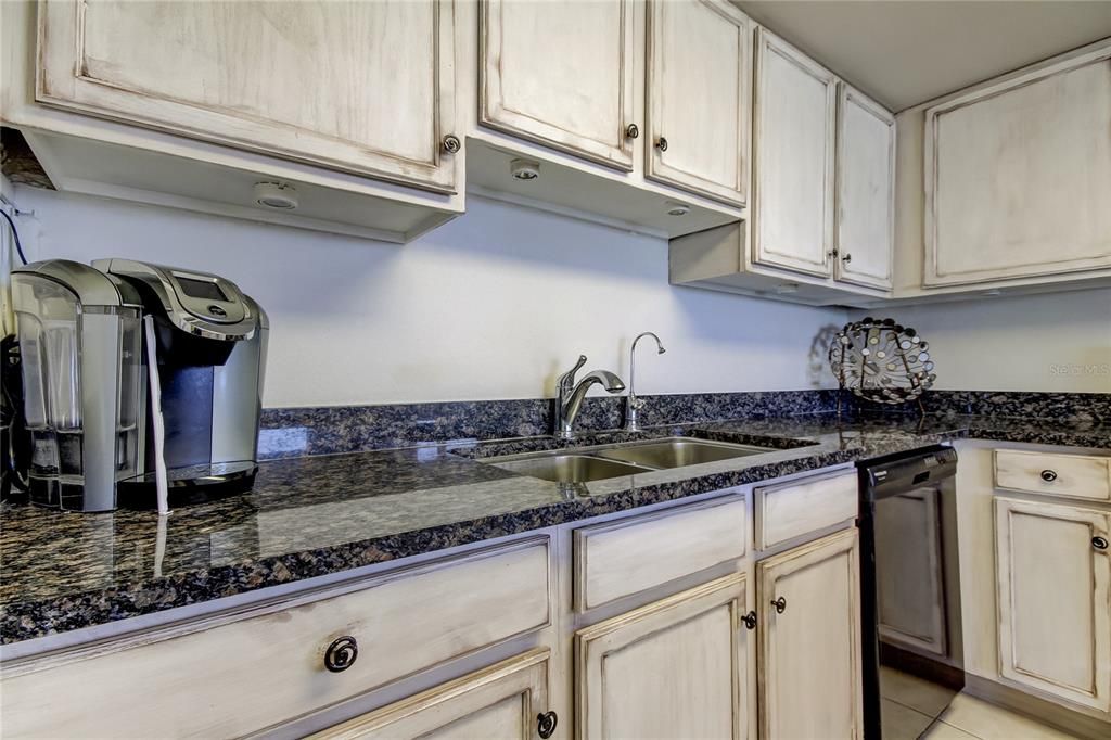 For Rent: $4,995 (2 beds, 2 baths, 1065 Square Feet)
