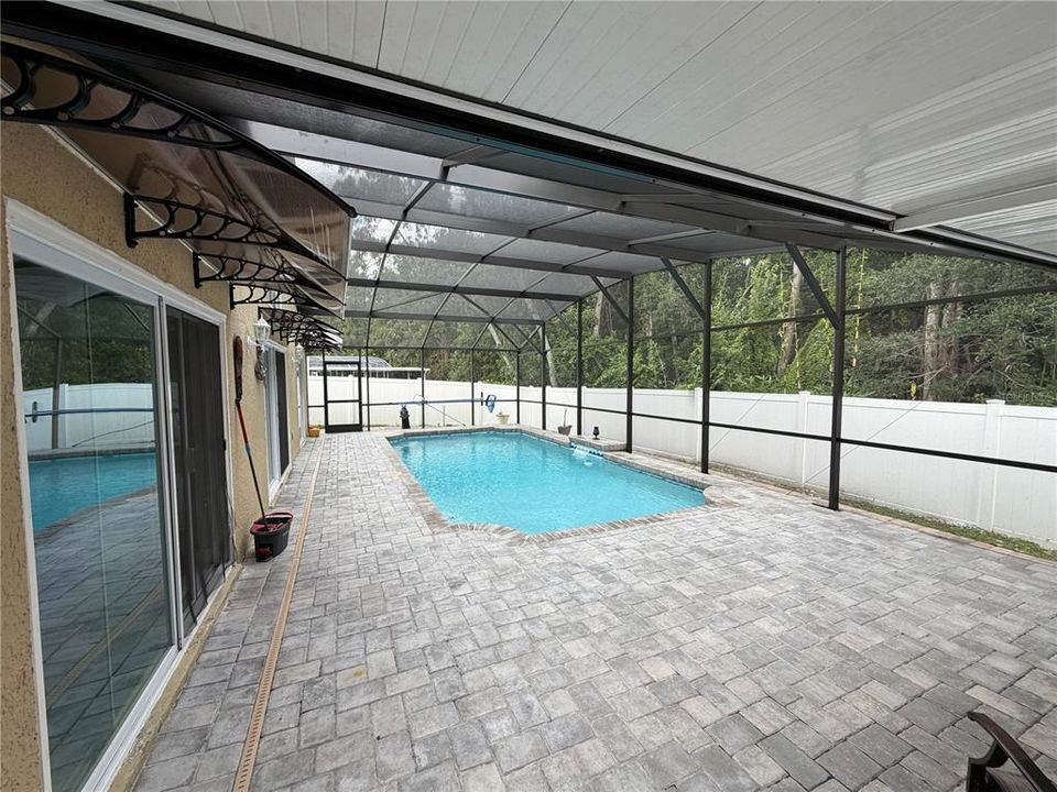 For Sale: $450,000 (4 beds, 2 baths, 1841 Square Feet)