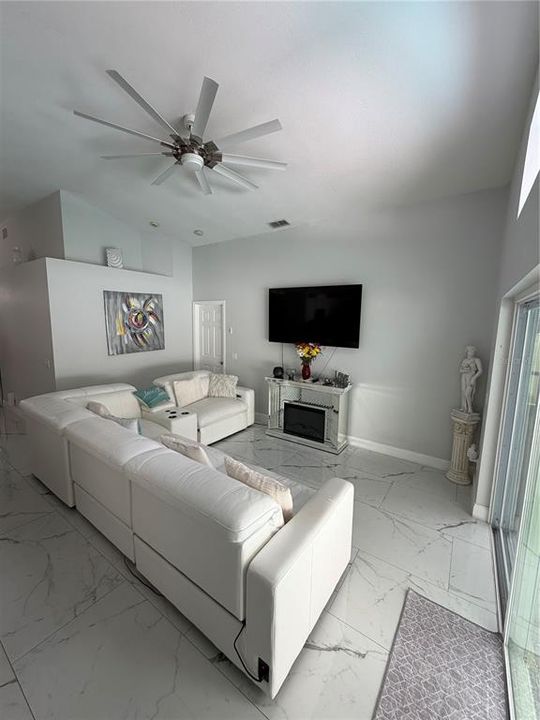 For Sale: $450,000 (4 beds, 2 baths, 1841 Square Feet)