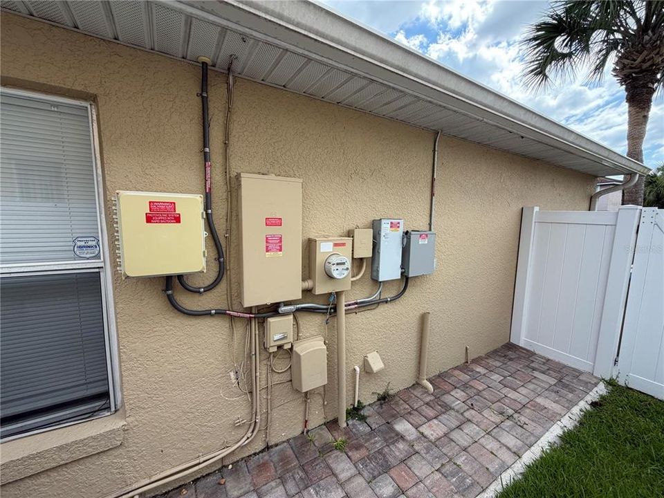 For Sale: $450,000 (4 beds, 2 baths, 1841 Square Feet)