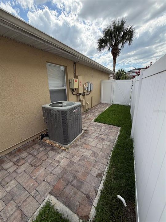 For Sale: $450,000 (4 beds, 2 baths, 1841 Square Feet)