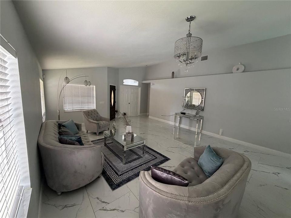 For Sale: $450,000 (4 beds, 2 baths, 1841 Square Feet)