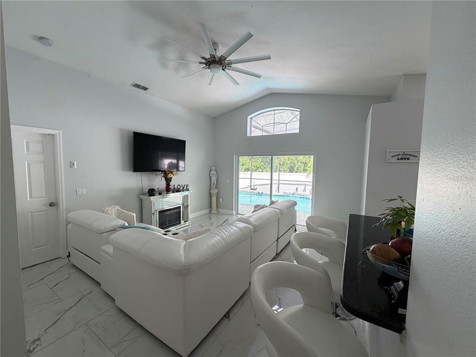 For Sale: $450,000 (4 beds, 2 baths, 1841 Square Feet)