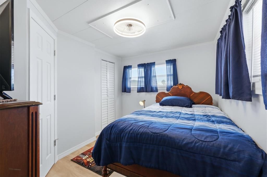 For Sale: $137,000 (2 beds, 2 baths, 915 Square Feet)