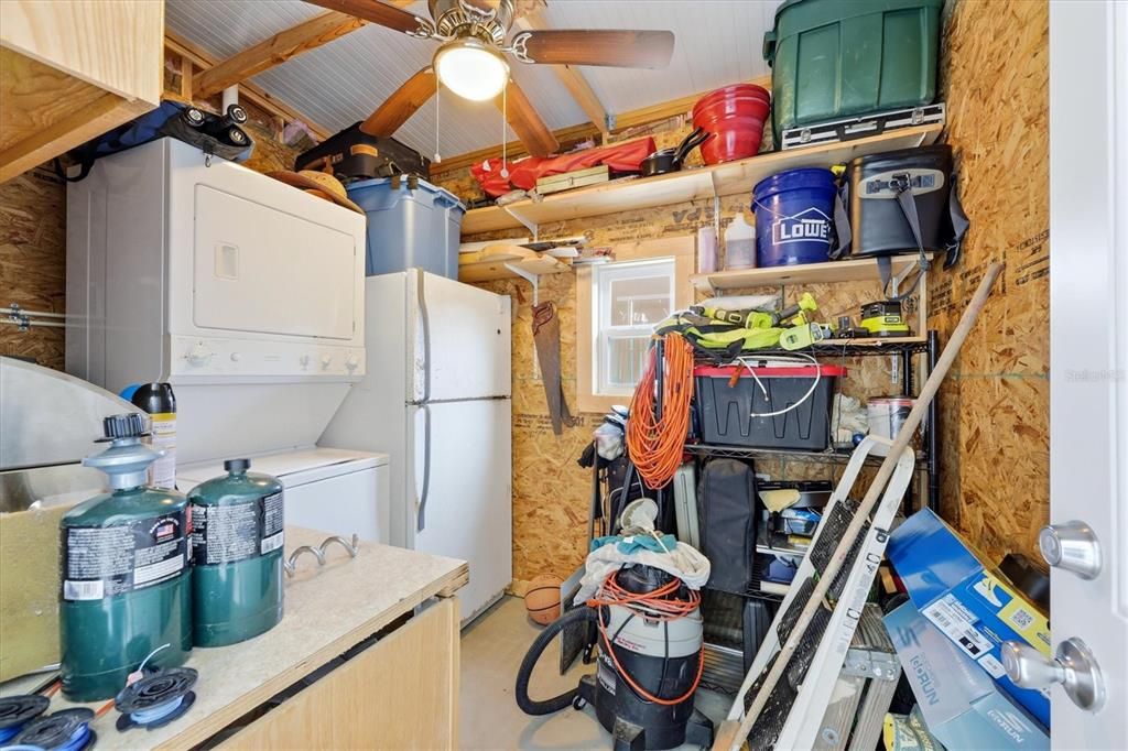 For Sale: $137,000 (2 beds, 2 baths, 915 Square Feet)
