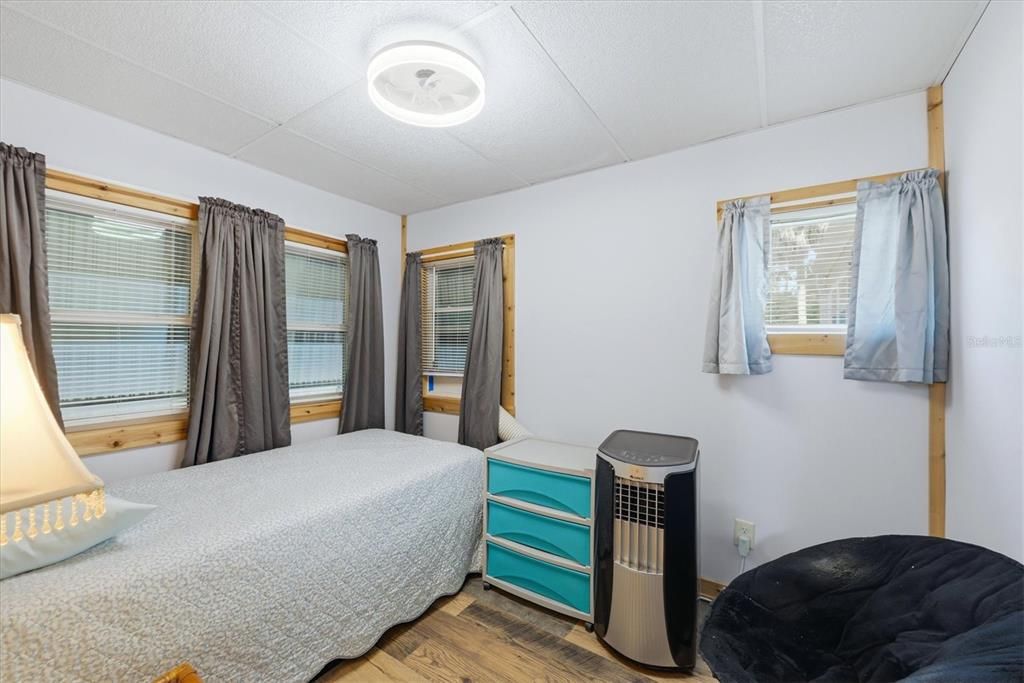 For Sale: $137,000 (2 beds, 2 baths, 915 Square Feet)